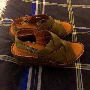 🔥Italian soft Leather dark green  sandals/wedges🔥